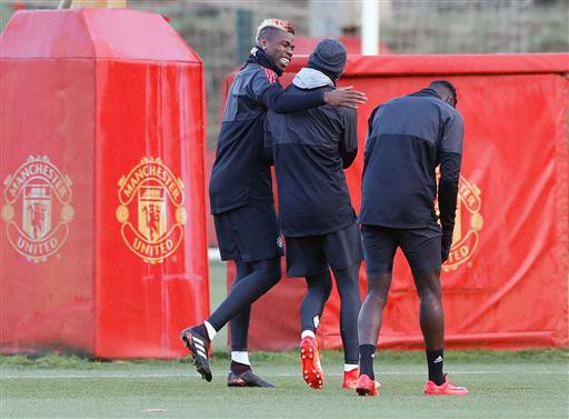 Bất chấp giá lạnh, cầu thủ MU vẫn luyện công đợi CSKA